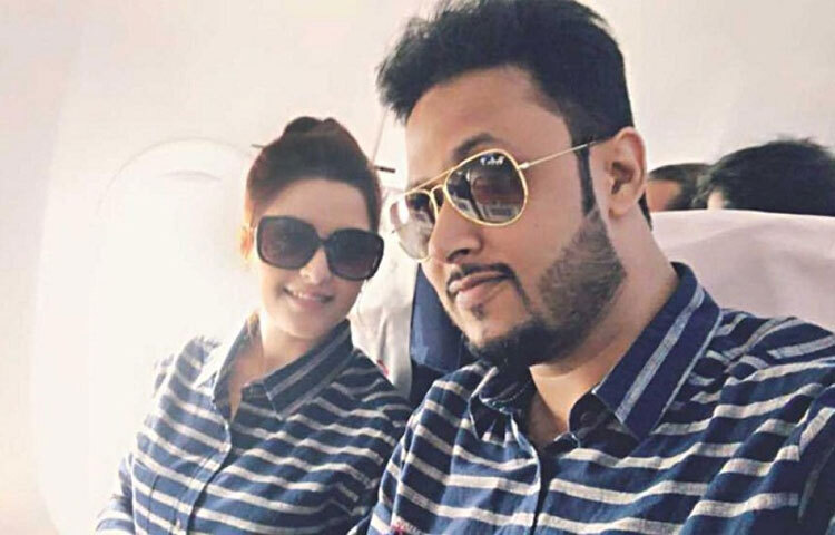 একসময় সাংবাদিক তামিম হোসেন সিদ্দিকীর সঙ্গে পরীমনির প্রেমের গুঞ্জন ছড়িয়ে পড়ে। নানা সময়ে একসঙ্গে ঘোরাঘুরি আর ছবি সামাজিক যোগাযোগমাধ্যমে ছড়িয়ে পড়লে আলোচনার ঝড় ওঠে। তবে এই সম্পর্কও শেষ পর্যন্ত স্থায়ী হয়নি।