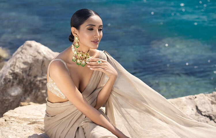 মিথিলার যাত্রা শুধু র‌্যাম্প বা ক্যামেরার ফ্রেমে সীমাবদ্ধ নয়। বলিউডের ‘রোহিঙ্গা’ সিনেমার মাধ্যমে তিনি আন্তর্জাতিক অভিনয় অঙ্গনেও নিজের পরিচয় তুলে ধরেছেন। তার জনপ্রিয়তা আর পৌঁছনোর মাধ্যম ইনস্টাগ্রামেও স্পষ্ট; সেখানে তার অনুসরণকারী ১৮ লাখেরও বেশি।