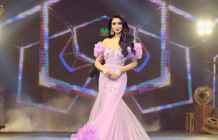 ২০২৫ সালে আবারো মুকুট জিতে সেই অসম্পূর্ণ পথকে পূর্ণতা দিলেন মিথিলা। এবার থামেননি তিনি, পা রেখেছেন বৈশ্বিক মঞ্চে।