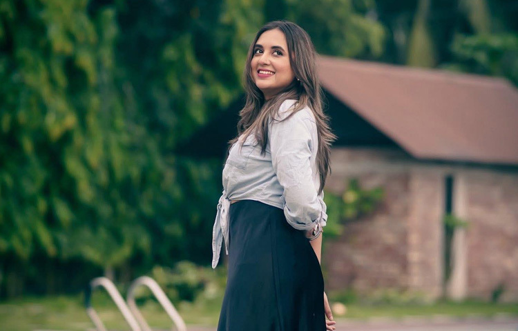 ছোটপর্দায় তার সফর শুরু হয়েছিল সাদামাটা চরিত্র দিয়ে। সময়ের সঙ্গে সঙ্গে নিজেকে ভেঙে নতুনভাবে গড়ে তুলেছেন তিনি। কেবল অভিনয় নয়, ফ্যাশন সেন্স, ক্যামেরার সামনে আত্মপ্রকাশ এবং নিজের ব্যক্তিত্ব দিয়ে তানিয়া আজ নিজেই এক স্টাইল আইকন।