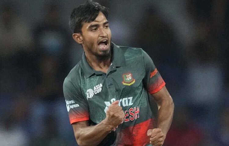 স্কুলে পড়ার পাশাপাশি স্থানীয় টুর্নামেন্টে বল হাতে ছড়াতে শুরু করেন তিনি। খুব অল্প বয়সেই বুঝে ফেলেছিলেন, গতি আর নিয়ন্ত্রণ-এই দুইয়ের মিশেলই তাকে আলাদা করতে পারে বাকিদের থেকে।