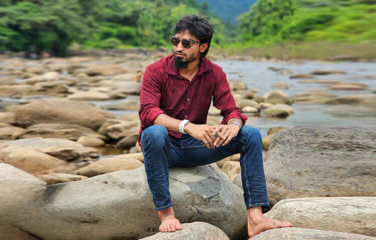 সেই ছোট্ট গ্রামের ছেলেটির স্বপ্ন বাস্তব রূপ পায় যখন তিনি সুযোগ পান অনূর্ধ্ব–১৯ দলে। ২০২০ সালের অনূর্ধ্ব-১৯ বিশ্বকাপে বাংলাদেশের ঐতিহাসিক জয়ের দলে ছিলেন তিনিও। তরুণ বয়সেই বড় মঞ্চে খেলার অভিজ্ঞতা তাকে আরও আত্মবিশ্বাসী করে তোলে।