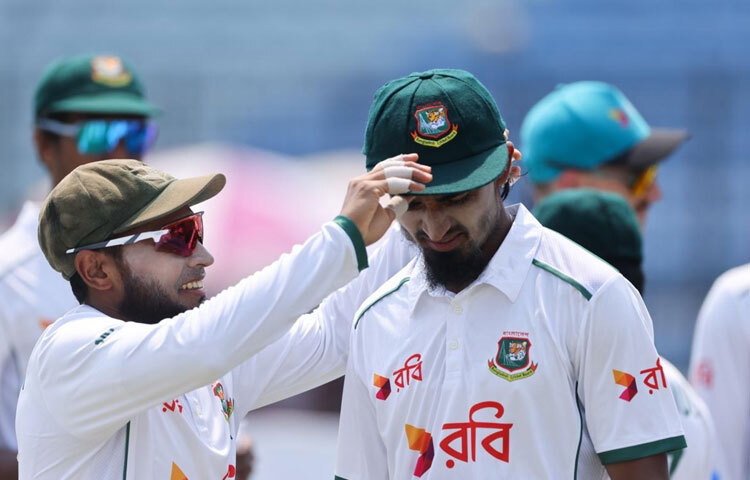 প্রথম আন্তর্জাতিক ম্যাচেই রোহিত শর্মা ও শুভমন গিলের মতো ব্যাটারদের বিপক্ষে দারুণ নিয়ন্ত্রিত বোলিং করে নিজের উপস্থিতি জানান দেন। সেই ম্যাচের পর ক্রিকেট বিশ্লেষকদের চোখে উঠে আসে এক নতুন সম্ভাবনার নাম তানজিম হাসান সাকিব।