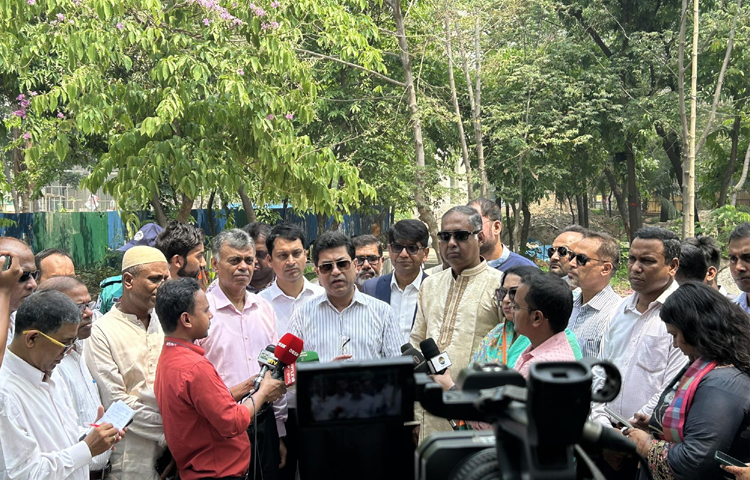 রাজধানীর পান্থকুঞ্জ পার্ক অচিরেই নাগরিকদের জন্য উন্মুক্ত করা হবে বলে জানিয়েছেন ঢাকা দক্ষিণ সিটি করপোরেশনের (ডিএসসিসি) মেয়র শেখ ফজলে নূর তাপস। ছবি: মুসা আহম্মেদ