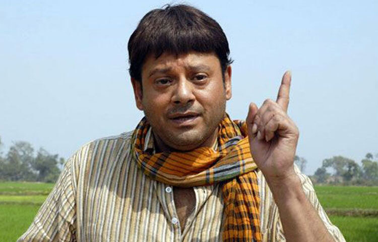 ১৯৮০ সালে জীবনের প্রথম সিনেমা ‘দাদার কীর্তি’-তে কেদার চরিত্রে অভিনয় করেই বাঙালির মন জয় করে নেন তিনি।