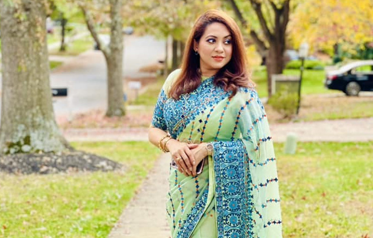 গানের পাশাপাশি উপস্থাপনায়ও রয়েছে তার দক্ষতা। ‘সুর আর আনন্দ’ এবং ‘গানে আলাপনে’ অনুষ্ঠানের সঞ্চালনায় দর্শকদের মন জয় করেছেন অনায়াসে।