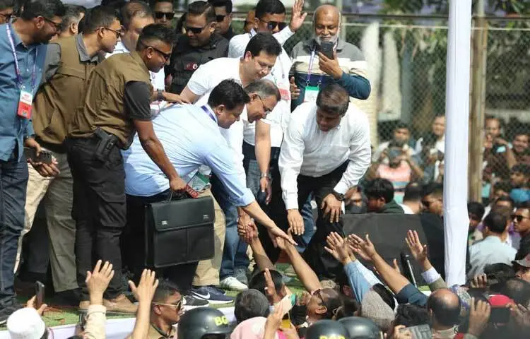 বনানী কামাল আতাতুর্ক এভিনিউ খেলার মাঠে ঢাকা ১৭ আসনের নির্বাচনী পথসভা দিয়ে তারেক রহমানের আজকের নির্বাচনী প্রচারনা শুরু করেছেন।