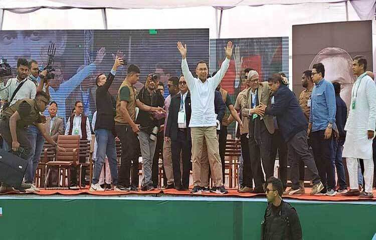 উত্তরাঞ্চলে দ্বিতীয় দফার নির্বাচনি প্রচারণার অংশ হিসেবে ঠাকুরগাঁও সফর করছেন বিএনপি চেয়ারম্যান তারেক রহমান।