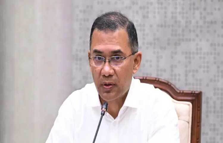 বিদ্যুৎ ব্যবহারে সাশ্রয়ী হতে সচিবালয়ে নিজের কক্ষের অর্ধেক লাইট ও শীতাতপ নিয়ন্ত্রণযন্ত্রের মাত্রা কমিয়ে দিয়েছেন প্রধানমন্ত্রী তারেক রহমান।