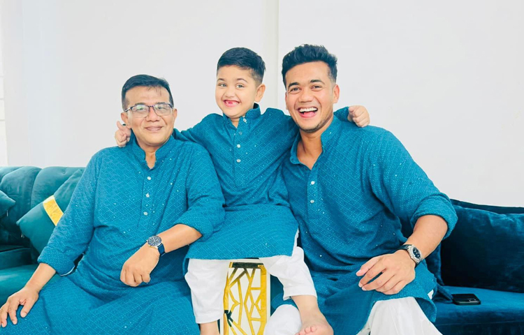 জাতীয় দলের গতিতারকা তাসকিন আহমেদ ঢাকার ছেলে। তিনি বাবা ও ছেলেসহ তিন প্রজন্মের ঈদ এক ফ্রেমে বন্দি করেছেন। ছবি: ফেসবুক
