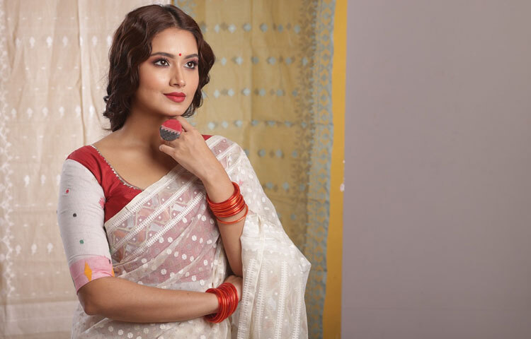 শিল্পী হিসেবে তাসনিয়ার যাত্রা প্রমাণ করে, কেবল সুন্দর চেহারা নয়, বরং প্রতিভা, পরিশ্রম এবং স্বতন্ত্রতা মিলিয়ে একজন সত্যিকারের তারকা গড়ে ওঠে। নানা রূপে অপরূপা তাসনিয়া ফারিণ শুধু আমাদের বিনোদন জগতে নয়, ভক্তদের হৃদয়েও এক অমোচনীয় ছাপ রেখে চলেছেন।