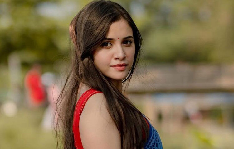 এর মধ্যেই দেখানো গেছে তার অভিনয় দক্ষতা: চরিত্রের আবেগ, পরিস্থিতির পরিবর্তন, দায়িত্ববোধ সবই ভরপুর।