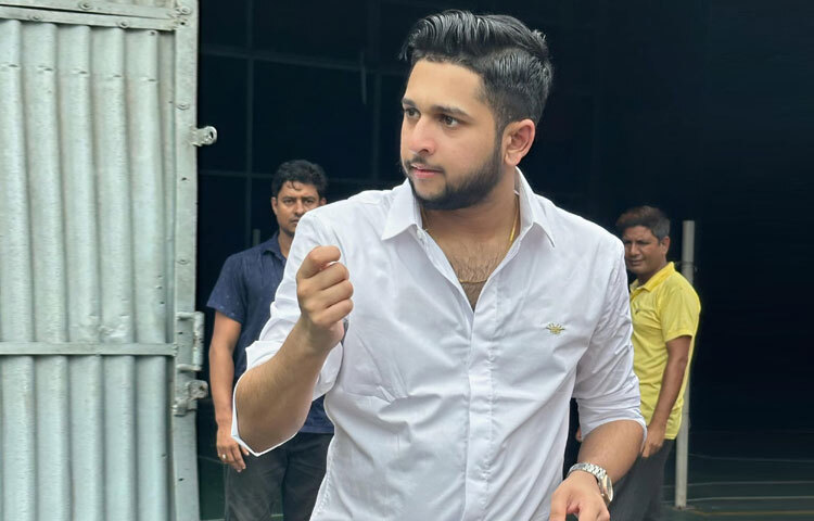 তিনি বলেন, সিআইডির একটি টিম অভিযান চালিয়ে বরিশাল থেকে কনটেন্ট ক্রিয়েটর তৌহিদ আফ্রিদিকে গ্রেফতার করেছে। তিনি বৈষম্যবিরোধী ছাত্র আন্দোলনে রাজধানীর যাত্রাবাড়ী থানার একটি হত্যা মামলার আসামি।