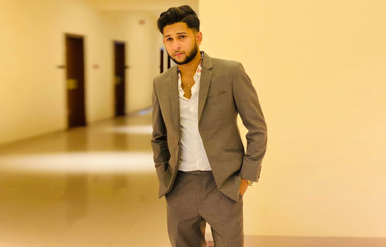 গাড়িতে তোলার আগে তাকে জিজ্ঞেস করা হয়, ‘এটা কি ভাড়া বাসা?’ জবাবে তৌহিদ আফ্রিদি জানান, এটা তার দাদার বাড়ি। তার বাবা গ্রেফতারের পর দাদার কবর জিয়ারত করতে বরিশাল এসেছেন তিনি।