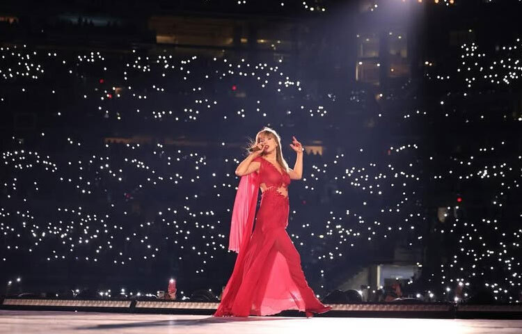 টেইলর শিশু শিক্ষা, নারী অধিকার ও দুর্যোগ ত্রাণে কোটি কোটি ডলার দান করেছেন।