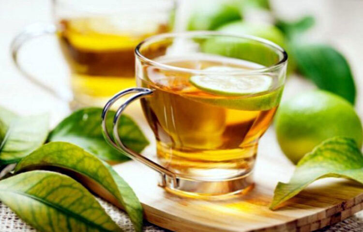 এক ধরনের ঘাস থেকে তৈরি হয় লেমনগ্রাস টি। ডিনার বা লাঞ্চের পর লেমনগ্রাস টি নিয়মিত পান করলে হজম ভালো হয়।