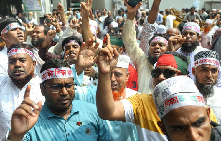 আজকের এই অবস্থান কেবল বাড়ি ভাতা বা চিকিৎসা খরচের জন্য নয়-এটা শিক্ষকদের মর্যাদার প্রশ্নও।