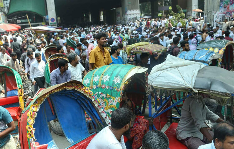 শিক্ষা একটি জাতির মেরুদণ্ড-এ কথা আমরা সবাই জানি। কিন্তু সেই মেরুদণ্ডের ভার যেন বারবার সহ্যের সীমা ছাড়িয়ে যাচ্ছে। শিক্ষক সমাজের এই অবস্থান কেবল ক্ষোভ নয়, একটি রাষ্ট্রীয় বার্তা, ‘আমাদের প্রাপ্য দাও, আমরা দায়িত্ব পালন করব আরও নিষ্ঠায়।’
