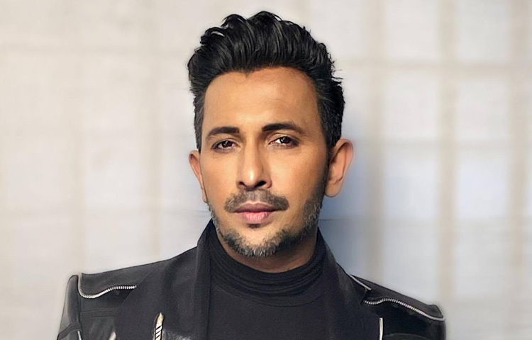 টেরেন্স লুইস তার ব্যক্তিগত জীবন নিয়ে সাধারণত গণমাধ্যম থেকে দূরে থাকেন। তবে তিনি সামাজিক যোগাযোগমাধ্যমে বেশ সরব থাকেন।