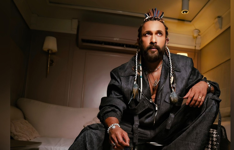 নৃত্যশিল্পী হিসেবে তার প্রতিভা ও দক্ষতা তাকে ভারতীয় বিনোদন জগতে বিশেষ পরিচিতি এনে দিয়েছে।​