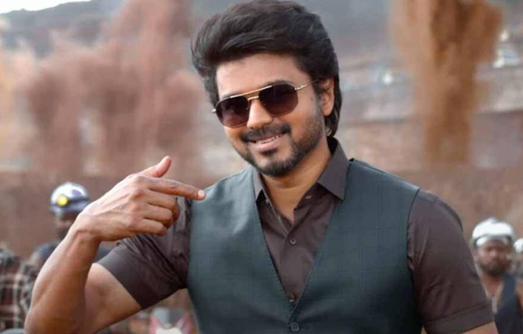 বছরের পর বছর ধরে আলোচিত এই অভিনেতা বেশ কয়েকটি সিনেমাও প্রত্যাখ্যান করেছিলেন যেগুলো পরবর্তীতে হিট হয়ে ওঠে। চলুন দেখে নেওয়া যাক বিজয়ের ছেড়ে দেওয়া আলোচিত সিনেমাগুলো।