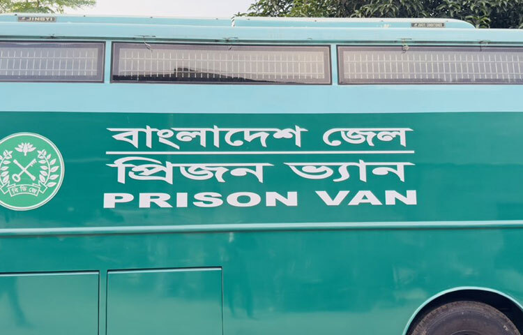 কারা অধিদপ্তর জানায়, বর্তমানে দুটি গাড়ি কেরানীগঞ্জ কারাগারে, দুটি কাশিমপুরে আর একটি চট্টগ্রাম কারাগারে বরাদ্দ রয়েছে। মাঝেমধ্যে বিশেষ আসামি স্থানান্তর কিংবা আদালতে নেওয়ার সময় এসব ভ্যান ব্যবহৃত হচ্ছে।