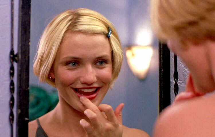 দেয়ারস সামথিং অ্যাবাউট ম্যারি (১৯৯৮): এটি বলা যায় ক্যামেরন ডিয়াজের ক্যারিয়ারের সবচেয়ে আলোচিত সিনেমাগুলোর একটি। রোমান্টিক কমেডি ঘরানার এই ছবিতে তিনি ‘ম্যারি’ চরিত্রে অভিনয় করে দর্শকের মনে চিরস্থায়ী জায়গা করে নেন। ছবির জনপ্রিয়তা এতটাই ছিল যে, এটি তাকে আন্তর্জাতিক তারকাখ্যাতির শীর্ষে নিয়ে যায়। মজার কাহিনি, তার হাস্যরসাত্মক অভিনয় এবং প্রাণবন্ত উপস্থিতি আজও দর্শকের মনে অম্লান।