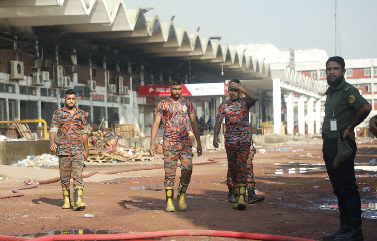 শনিবার রাতে ঘটনার কারণ অনুসন্ধান ও দায়দায়িত্ব নির্ধারণে সাত সদস্যের তদন্ত কমিটি গঠন করেছ বিমান বাংলাদেশ এয়ারলাইন্স। কমিটিকে পাঁচ কর্মদিবসের মধ্যে প্রতিবেদন জমা দিতে বলা হয়েছে।