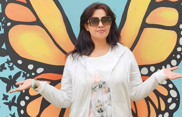 শুধু অভিনেত্রী নন, তিনি একজন দায়িত্বশীল মা ও স্ত্রীও। ব্যক্তিগত জীবনে তিনি পরিবারকে সবসময় প্রাধান্য দিয়েছেন। পেশাগত ব্যস্ততার মাঝেও নিজের ঘরকে গুরুত্ব দেওয়ার মানসিকতা তাকে অনুপ্রেরণীয় করে তোলে।