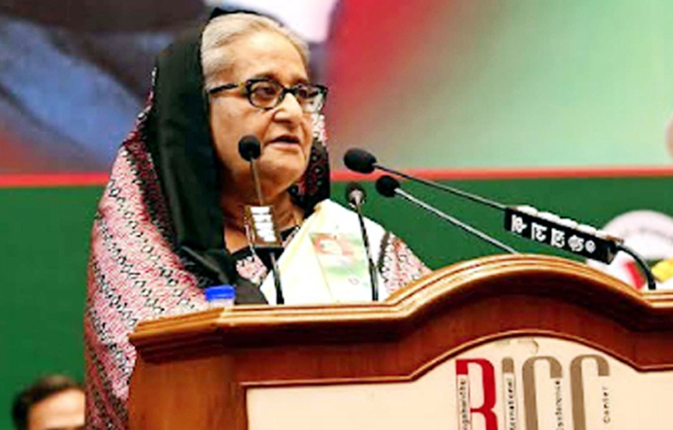 প্রচণ্ড গরমের মধ্যে লোডশেডিংয়ের কারণে মানুষ কষ্ট পাচ্ছে জানিয়ে প্রধানমন্ত্রী শেখ হাসিনা বলেছেন, দুইদিনের মধ্যে ৫০০ মেগাওয়াট বিদ্যুৎ জাতীয় গ্রিডে যুক্ত হবে। দশ থেকে ১৫ দিন পর দেশে আর বিদ্যুতের কষ্ট থাকবে না। আজ বঙ্গবন্ধু আন্তর্জাতিক সম্মেলন কেন্দ্রে ঐতিহাসিক ছয় দফা দিবস উপলক্ষে আওয়ামী লীগের আলোচনা সভায় এ কথা বলেন প্রধানমন্ত্রী। ছবি-পিআইডি