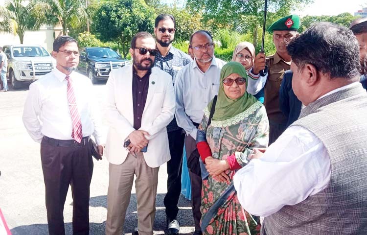 স্বাস্থ্য ও পরিবার কল্যাণ উপদেষ্টা নূরজাহান বেগম আজ চট্টগ্রামের পতেঙ্গায় প্রস্তাবিত হাসপাতাল নির্মাণের স্থান পরিদর্শন করেন। ছবি: পিআইডি