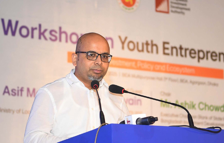 ঢাকায় বিডার মাল্টিপারপাস হলে ‘ইউথ আন্ত্রেপ্রেনারশিপ’ শীর্ষক ওয়ার্কশপে গেস্ট অব অনার হিসেবে বক্তৃতা করেন ডাক, টেলিযোগাযোগ ও তথ্যপ্রযুক্তি মন্ত্রণালয়ের দায়িত্বপ্রাপ্ত প্রধান উপদেষ্টার বিশেষ সহকারী ফয়েজ আহমদ তৈয়্যব। ছবি: পিআইডি