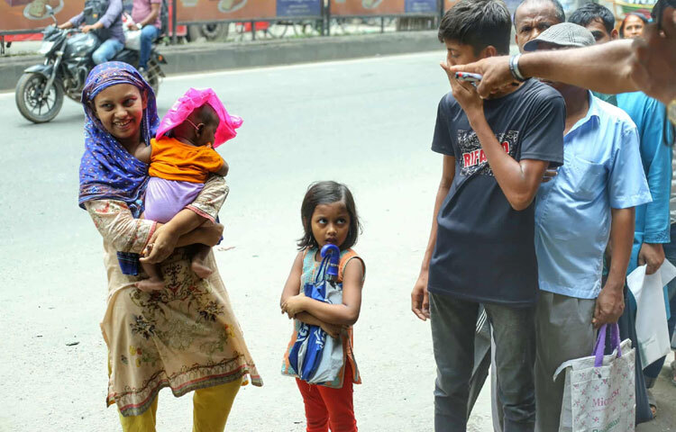 বর্তমান দ্রব্যমূল্যের ঊর্ধ্বগতিতে নিম্ন ও মধ্যবিত্ত পরিবারের জন্য পরিস্থিতি আরও কঠিন হয়ে উঠছে। টিসিবির এই উদ্যোগ তাদের জন্য কিছুটা হলেও স্বস্তি এনে দিয়েছে।