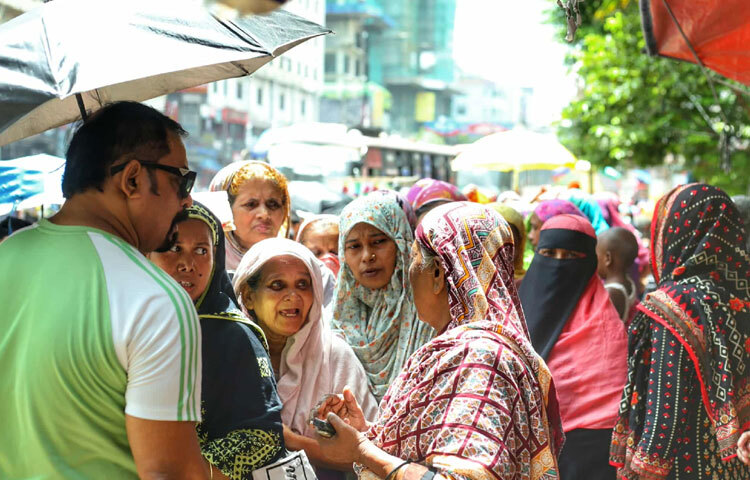 অন্য এক গৃহিণী বলেন, টিসিবির পণ্য নিতে অনেক কষ্ট হয়, কিন্তু বাজারের তুলনায় সাশ্রয়ী। তাই দাঁড়িয়ে থাকতে হয় ঘণ্টার পর ঘণ্টা।