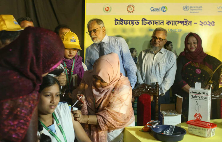 সকাল সাড়ে ৯টায় স্বাস্থ্য ও পরিবার কল্যাণ মন্ত্রণালয়ের বিশেষ সহকারী (প্রতিমন্ত্রী পদমর্যাদা) অধ্যাপক ডা. মো. সায়েদুর রহমান এই টিকাদান কর্মসূচির উদ্বোধন করেন।