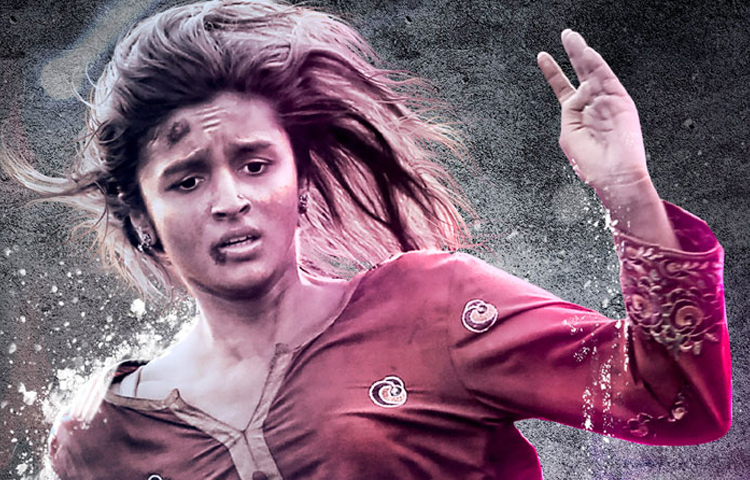 অনেকটা ঝুঁকি নিয়ে অভিষেক চৌবের পরিচালিত ‘উড়তা পাঞ্জাব’ সিনেমায় অভিনয় করেছিলেন আলিয়া ভাট। এই সিনেমাটির মুক্তির পথে বাধা হয়েছিল সেন্সর বোর্ড। তবে আইনি লড়াইয় শেষে মুক্তি পায় সিনেমাটি। মাদকাসক্তির ভয়াবহতা নিয়ে নির্মিত এ সিনেমাটি বেশ জনপ্রিয়তাও পায়। ছবি: সংগৃহীত