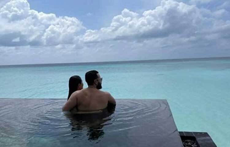 ‘পাতৌদি হাউস’র আরও এক বিশেষত্ব হলো এর খোলা ছাদে আছে সুইমিং পুল। ১২তলা ছাদের ওপরে সেই সুইমিং পুল থেকে দেখা যায় বান্দ্রার বিস্তৃত প্রাকৃতিক দৃশ্য।