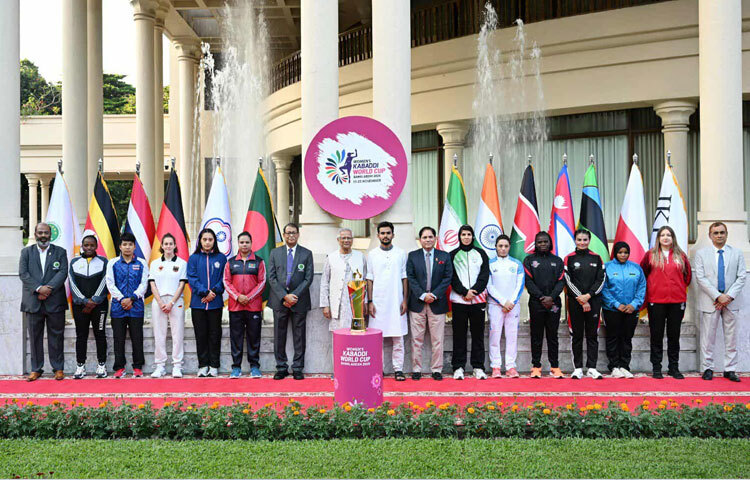 দ্বিতীয় নারী কাবাডি বিশ্বকাপের ট্রফি উন্মোচন করলেন প্রধান উপদেষ্টা অধ্যাপক মুহাম্মদ ইউনূস।