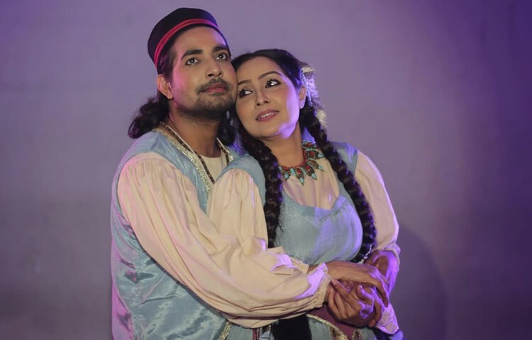 আলিবাবা ভাইয়ের দাফন সম্পন্ন করলেও ডাকাতরা তার সন্ধানে বের হয়। তারা ছদ্মবেশে আলিবাবার ঘরে প্রবেশ করে হত্যার ফাঁদ পাতে। কিন্তু আলিবাবার বুদ্ধিমতী গৃহকর্মী মার্জিনা, যিনি পরে তার পুত্রবধূ হন; কৌশলে তাদের ষড়যন্ত্র ব্যর্থ করে দেন।