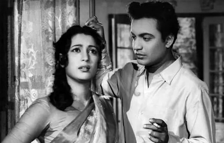 বাংলা সিনেমার ইতিহাসে সবচেয়ে জনপ্রিয় জুটি সম্ভবত সুচিত্রা সেন ও উত্তম কুমার। সাত পাকে বাঁধা, হারানো সুর, সাগরিকা, গৃহদাহ কিংবা চাওয়া পাওয়া-প্রতিটি ছবিই তাদের জুটিকে নতুন উচ্চতায় নিয়ে গেছে। পর্দায় তারা শুধু নায়ক-নায়িকা ছিলেন না, ছিলেন বাঙালি প্রেম-স্বপ্নের প্রতীক।