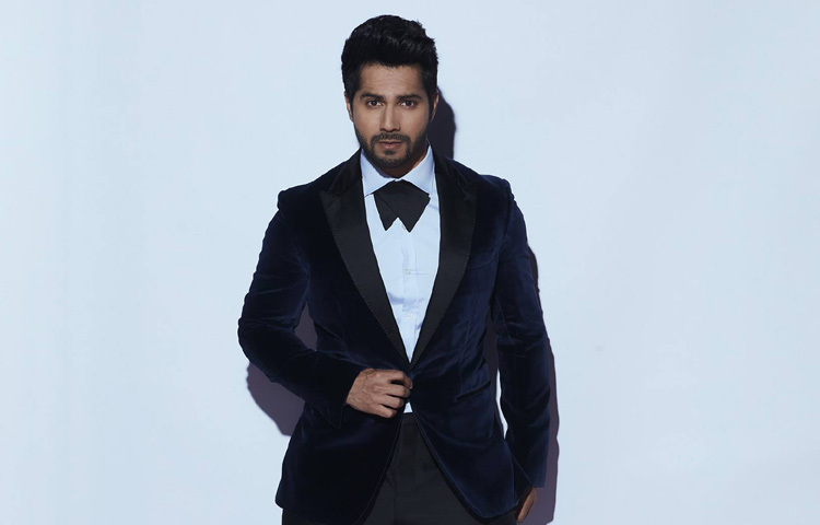 ১৯৮৭ সালের এই দিনে ভারতের মুম্বাইয়ে জন্ম তার।