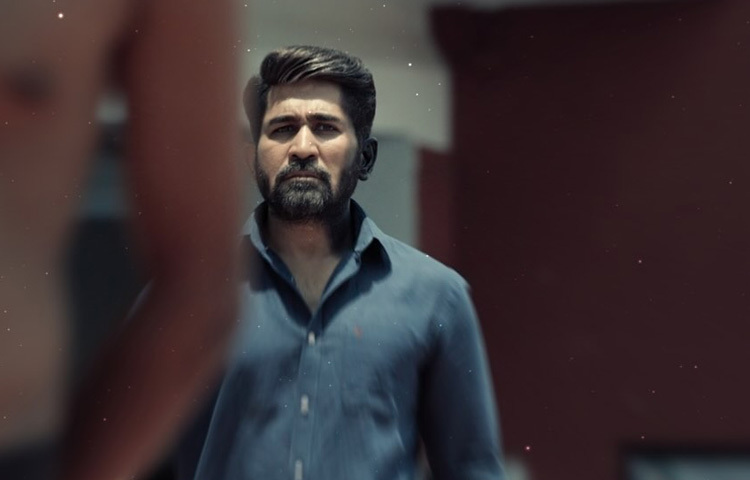 এরপর আসে ‘পিচাইকারান’ (২০১৬) একজন ধনী উত্তরাধিকারী যিনি তার মাকে বাঁচাতে সন্ন্যাসীর জীবন বেছে নেন। ছবিটি বিজয়কে শুধুই জনপ্রিয় অভিনেতা নয়, বরং ‘জনতার নায়ক’ হিসেবে প্রতিষ্ঠিত করে। সমাজের বাস্তব সংকট, নিঃস্ব মানুষের যন্ত্রণা, মা-ছেলের মায়া সব কিছুই একত্রে ফুটে ওঠে বিজয়ের নিঃশব্দ অথচ গভীর অভিনয়ে।