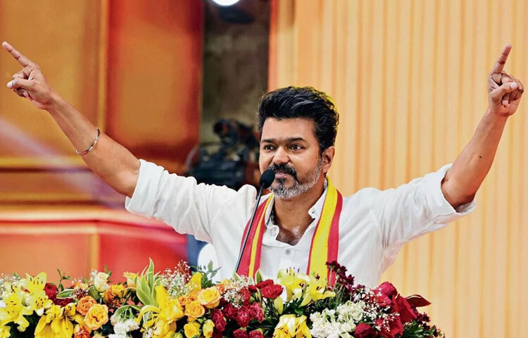 প্রতিবেদন অনুযায়ী, তামিলাগা ভেট্রি কাজাগমের (টিভিকে) দ্বিতীয় রাজ্য সম্মেলনে প্রায় ১ কোটি ৪০ লাখ মানুষ সমবেত হয়েছিলেন।