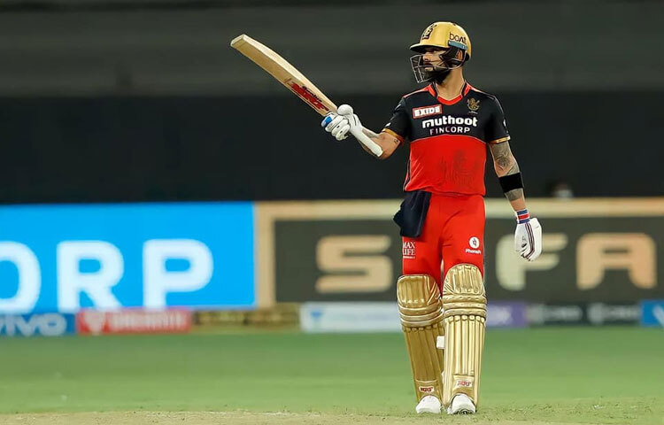 ২০২০ সালের পর তার ব্যাটে আসে খরার সময়। প্রায় তিন বছর সেঞ্চুরি পাননি। তখন অনেকেই বলেছিলেন, শেষ হয়ে গেছে কোহলি। কিন্তু ২০২২ সালের এশিয়া কাপে পাকিস্তানের বিপক্ষে সেঞ্চুরি করে তিনি জানিয়ে দেন, চ্যাম্পিয়নরা হার মানে না, তারা ফিরে আসে আরও জোরে।