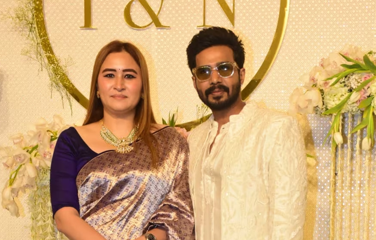 বিবাহোত্তর সংবর্ধনায় স্ত্রী জ্বলা গুট্টাকে নিয়ে এসেছিলেন অভিনেতা বিষ্ণু বিশাল। ছবি: সংগৃহীত