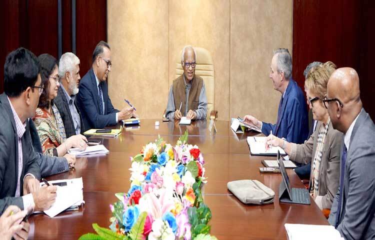 ঢাকায় আগারগাঁওয়ে পরিকল্পনা মন্ত্রণালয়ের সভাকক্ষে বিশ্বব্যাংকের প্রতিনিধিদলের সাথে বৈঠক করেন পরিকল্পনা উপদেষ্টা ওয়াহিদউদ্দিন মাহমুদ। ছবি: পিআইডি