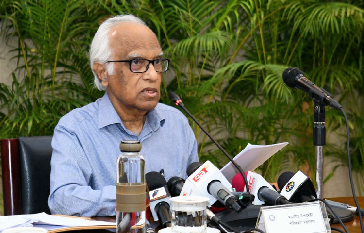 ঢাকায় আগারগাঁওয়ে পরিকল্পনা মন্ত্রণালয়ের সম্মেলনকক্ষে ২০২৫-২৬ অর্থবছরের ৩য় একনেক সভা শেষে সাংবাদিকদের ব্রিফ করেন পরিকল্পনা উপদেষ্টা ওয়াহিদউদ্দিন মাহমুদ। ছবি: পিআইডি