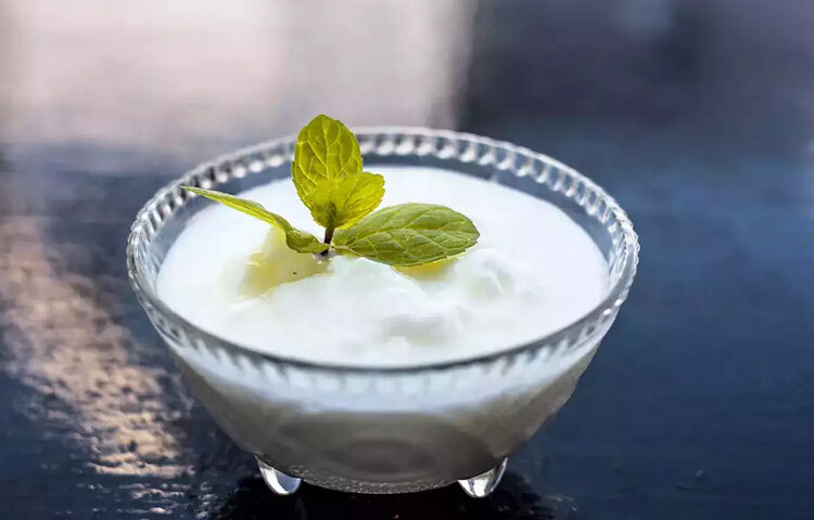 টকদইয়ে আছে হাই-প্রোটিন ও লো-সুগার। এতে থাকা প্রোটিনে পেট ভরে তবে শরীরের ওজন বাড়ে না।