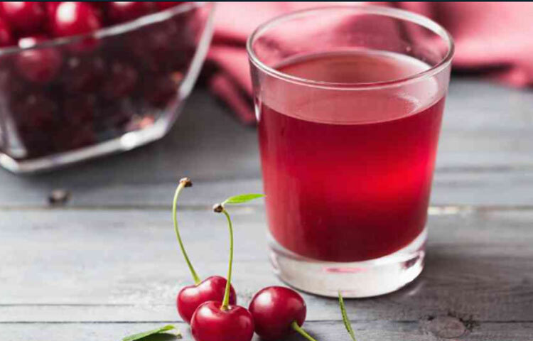 চেরিতে আছে ঘুম ঠিক রাখার হরমোন ‘মেলাটনিন’। ঘুমাতে যাওয়ার আগে চেরির জুস খেলে উপকার মিলবে।