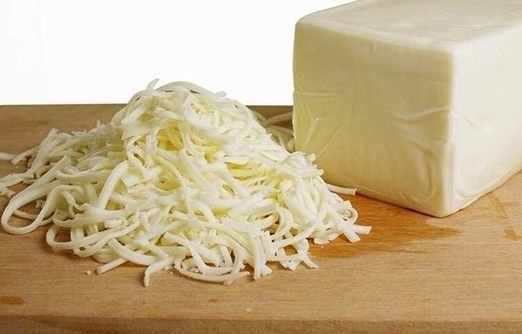 চিজে ‘ট্রিপটোফ্যান’ থাকে, যা এক প্রকার অ্যামাইনো অ্যাসিড। তাই, চিজ খেলে স্ট্রেস কমে যায়। ফলে রাতের ঘুম ভাল হয়।